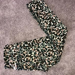 LIMITED ADDITION LORNA JANE CAMO PRINT 🌲